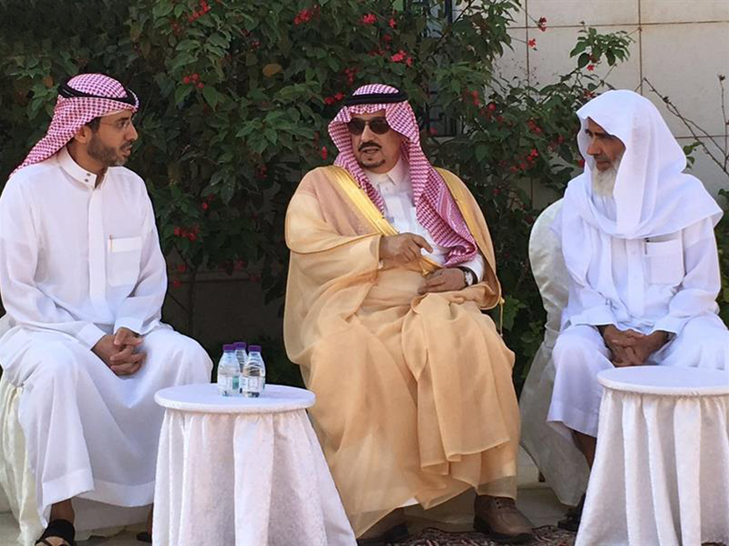 اضغط لمشاهدة الفيديو: أمير الرياض ينهي خلافًا حادًا بين شقيقين!